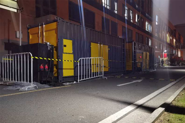 孝感柴油发电机组的输出电压是如何调节的？