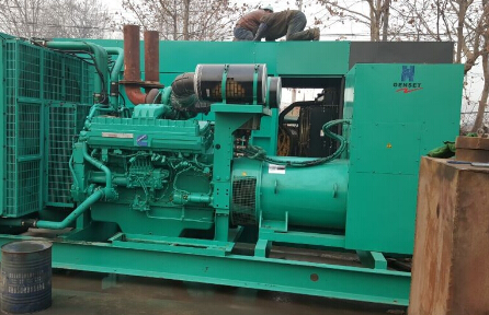 孝感发电机组如何判断水冷式机油散热器内部是否需要清洗？